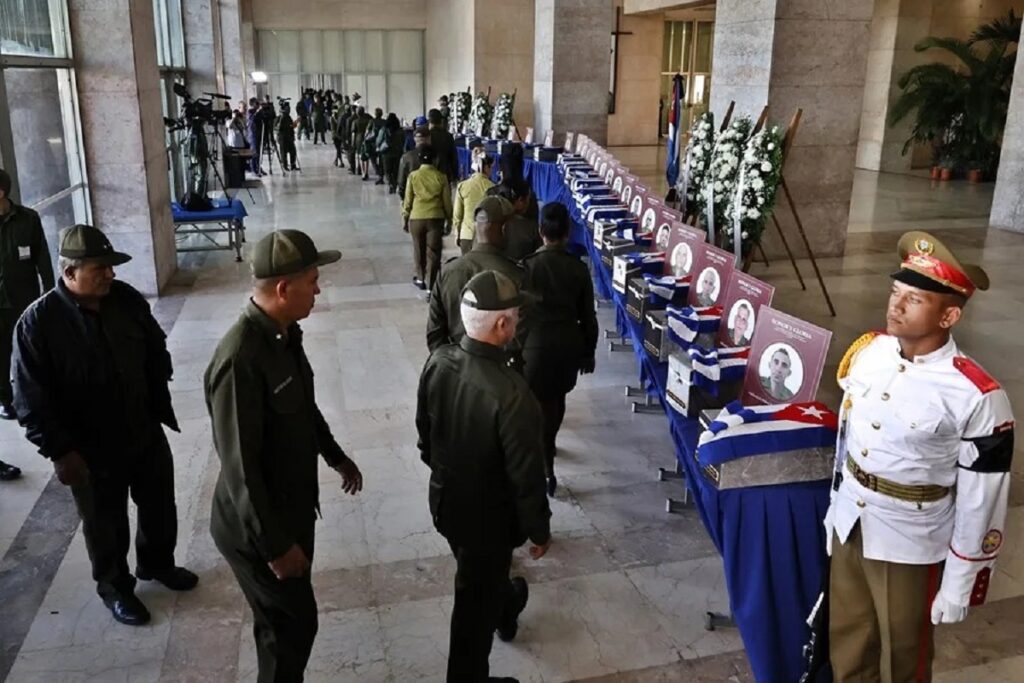 En la foto, homenaje a los cubanos muertos en Venezuela