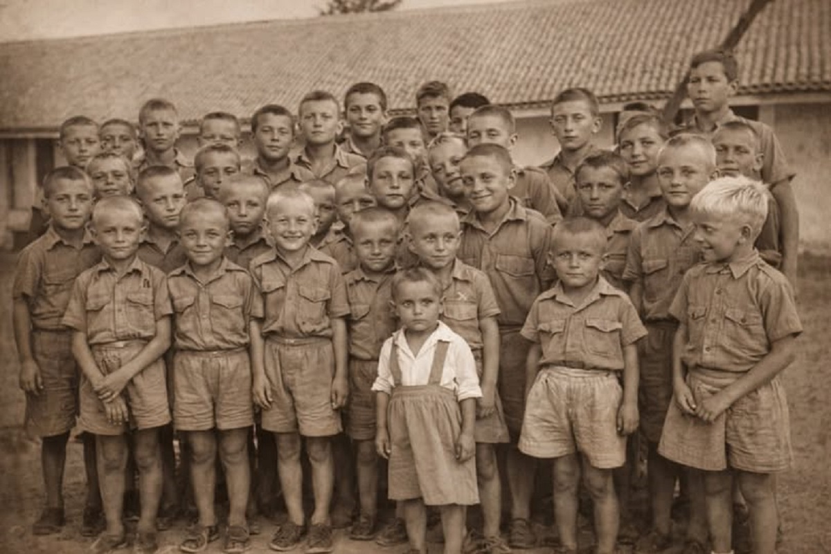 En la foto, una parte de los niños polacos