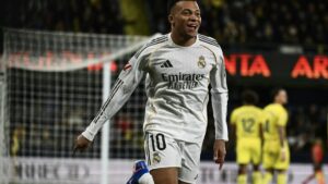 En la foto, Mbappé tras anotar un gol al Villarreal