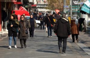 En la foto, una calle de Teherán