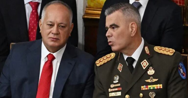 En la foto, Diosdado Cabello y Vladimir Padrino