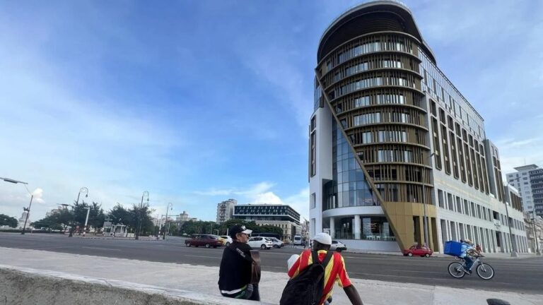 En la foto, Hotel Prado y Malecón
