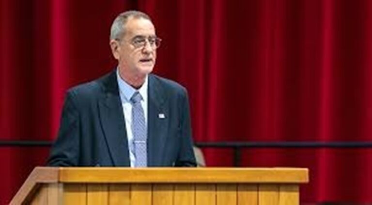 En la foto, el ministro de Economía de Cuba