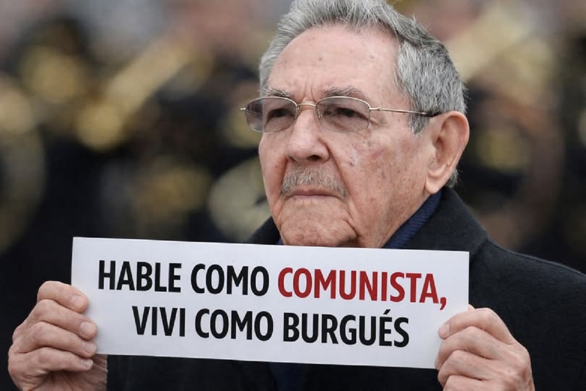 En la foto, Raúl Castro