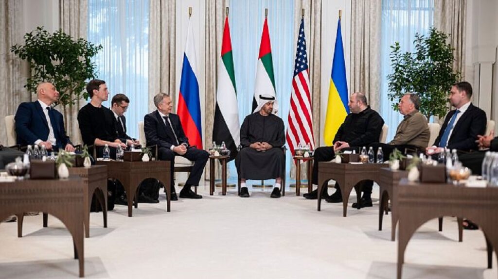 El Kremlin considera positivo el comienzo de negociaciones constructivas sobre Ucrania 4 En la foto, prmera reunión a tres partes entre Rusia, EEUU y Ucrania en Abu Dabi