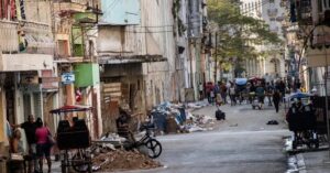 En la foto, desmedida pobreza en Cuba