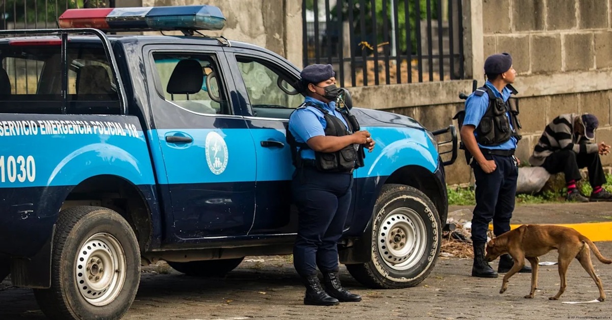 En la foto, policía nicaragüense