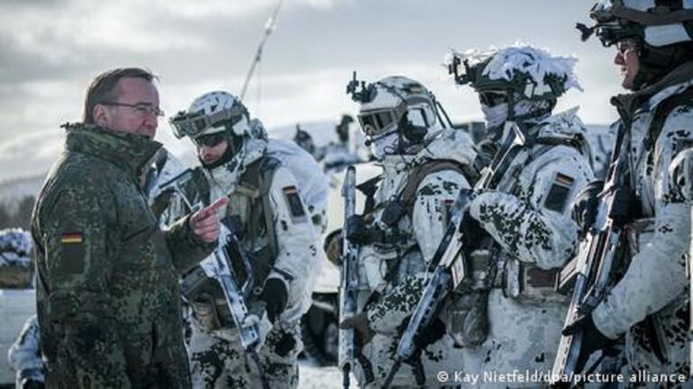 En la foto, presencia militar europea en Groenlandia