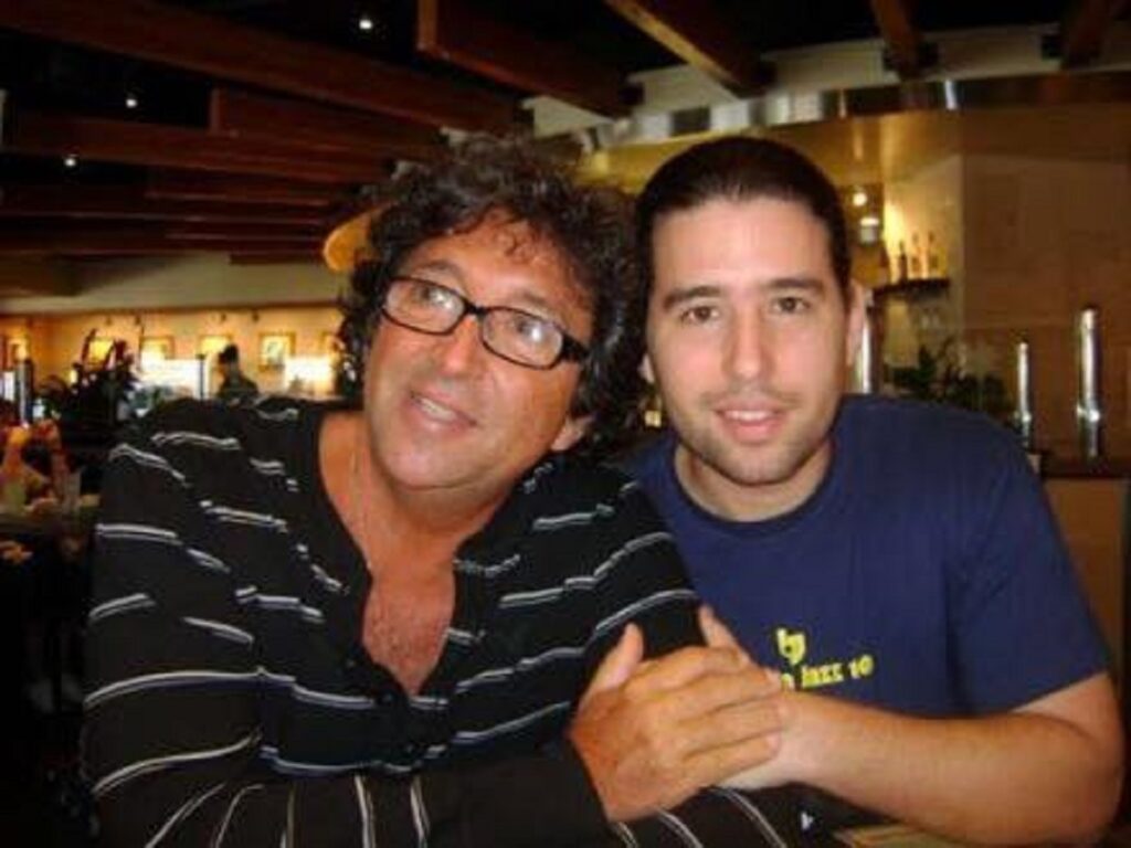 En la foto, Alfredo Rodríguez y su hijo