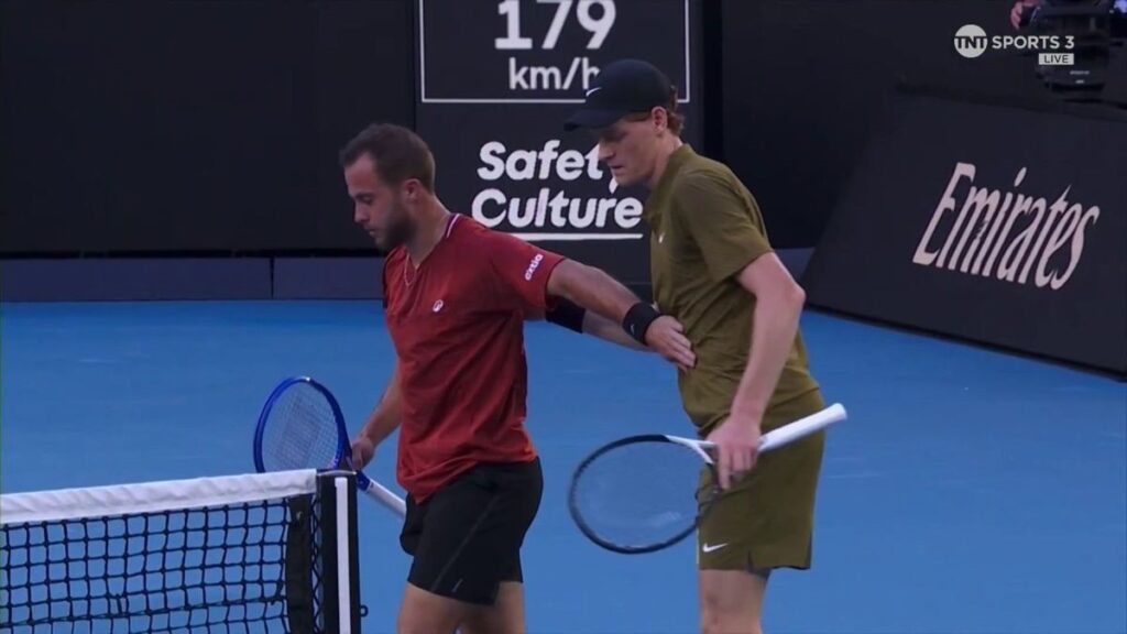 En la foto, Sinner y Hugo Gastón