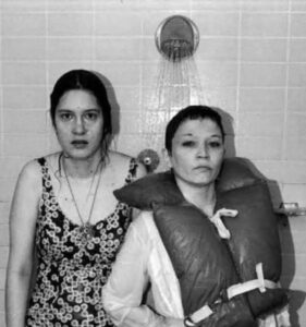 En la foto, dos de los participantes en el experimento