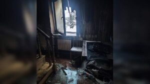 En la foto, el interior del hostal tras el incendio
