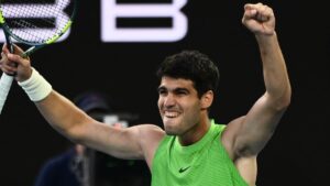 En la foto, Alcaraz eufórico tras vencer a Zverev