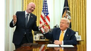 En la foto, Donald Trump y Gianni Infantino