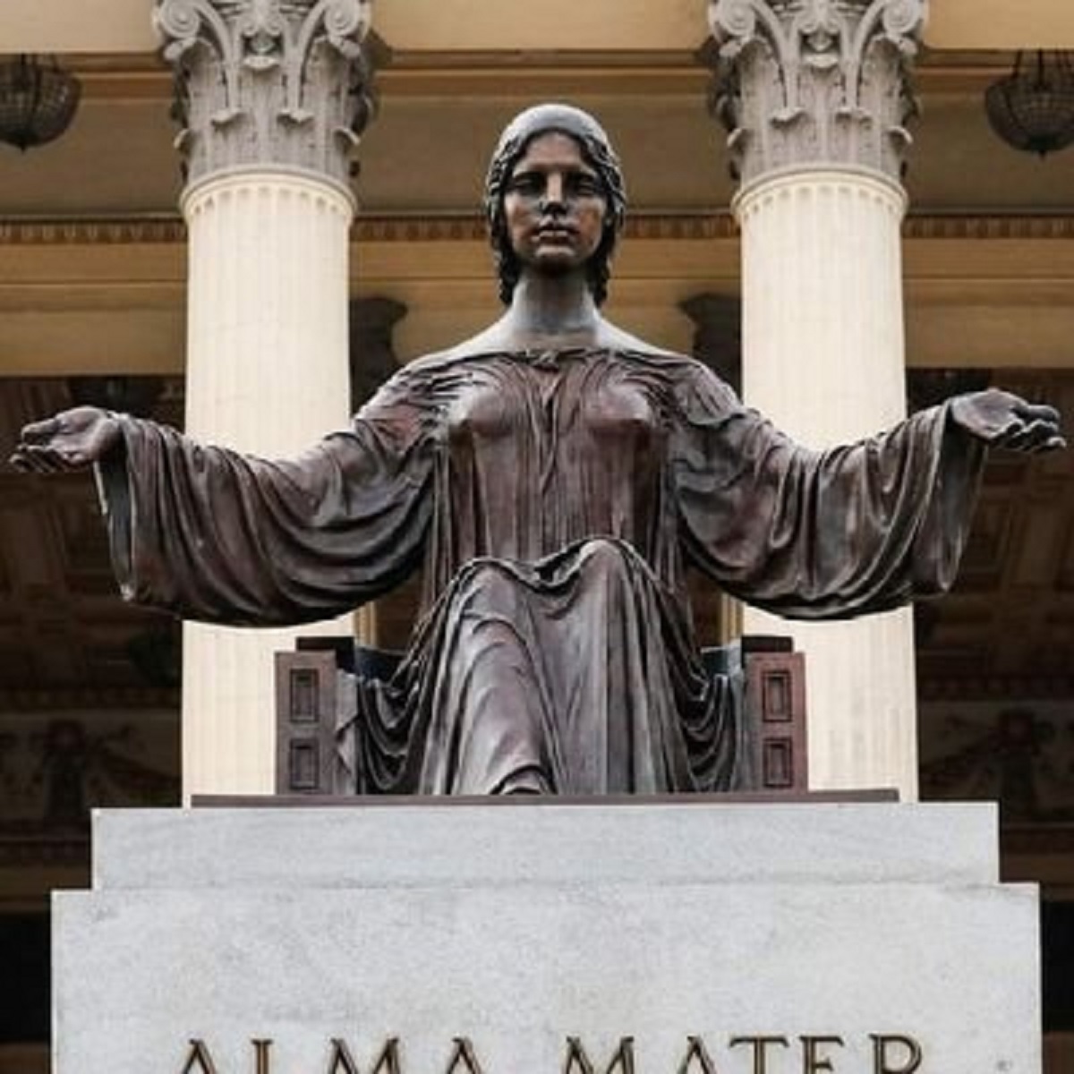 En la foto, el Alma Máter