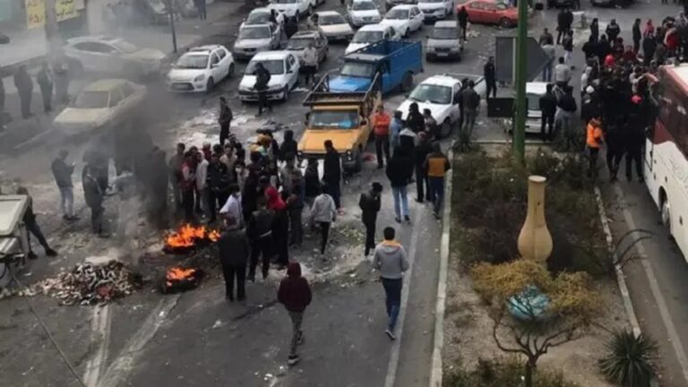 En la foto, imágenes de las protestas en Irán