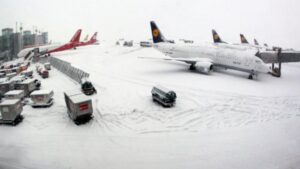 En la foto, imágenes del aeropuerto de Fráncfort