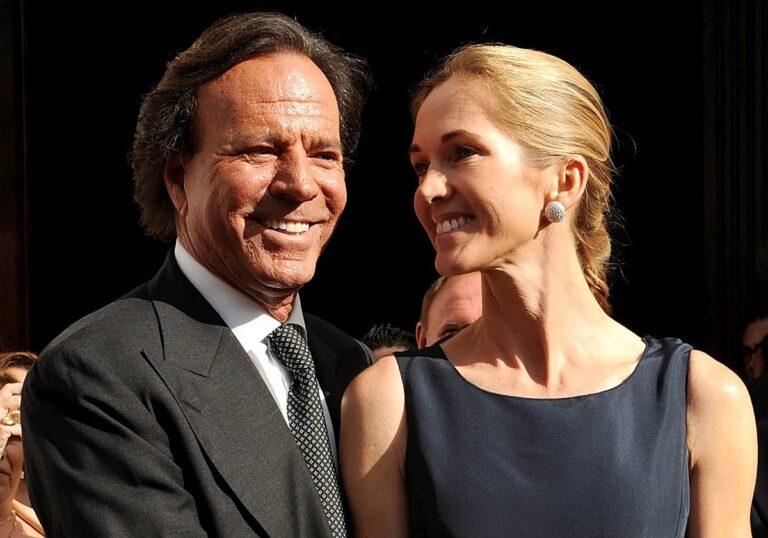 En la foto, Julio Iglesias y su esposa