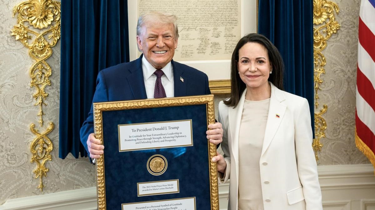 En la foto, momento en que María Corina Machado entrega su medalla del Nobel de la Paz a Donald Trump