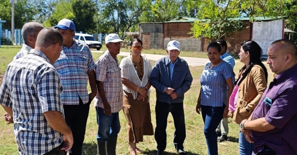 Machado Ventura chequea en Granma hierbas medicinales