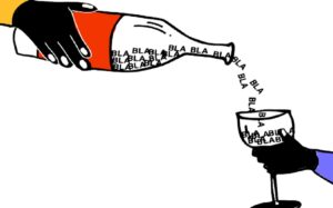 En la foto, una botella y una copa donde caen palabras vacías