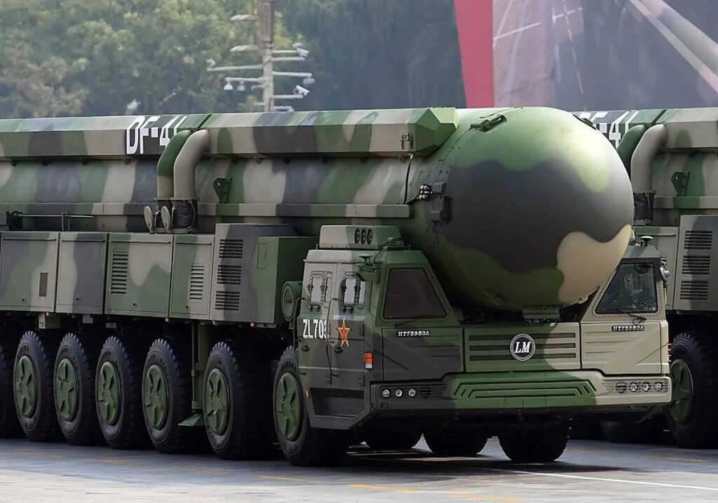 En la foto, armas nucleares chinas