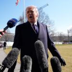 En la foto, Trump cuando anuncia la toma amistosa d ela isla de Cuba