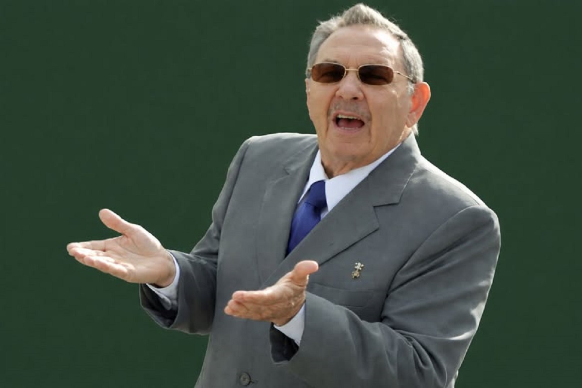 En la foto, Raúl Castro