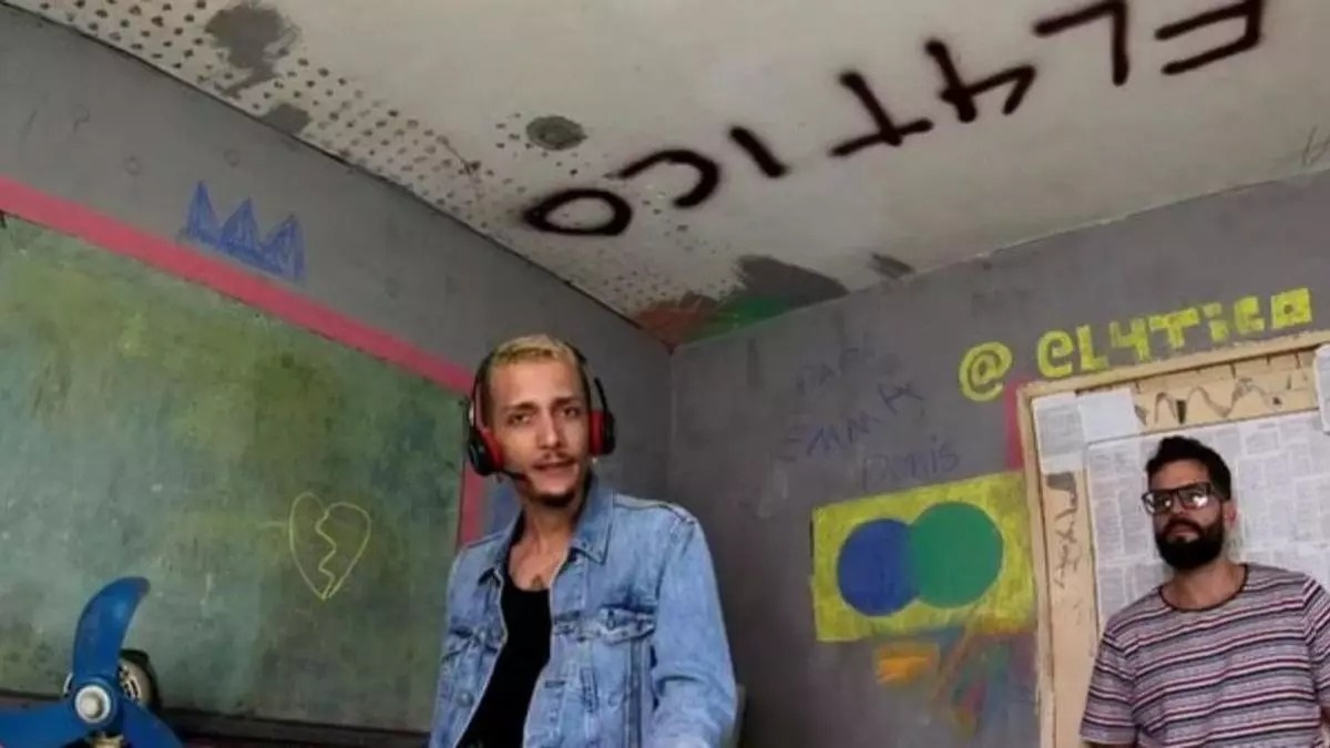 En la foto, los muchachos de El4tico