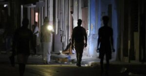En la foto, Cuba en apagones