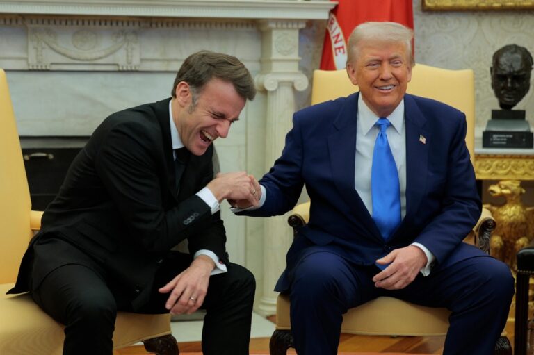 En la foto, Macron y Trump