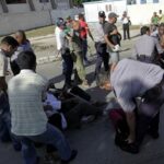 En la foto, imágenes de represión en Cuba