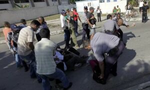 En la foto, imágenes de represión en Cuba