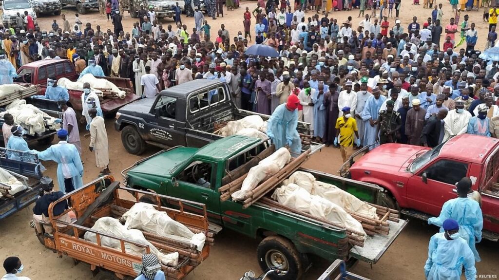 En la foto, muertos por taques en Nigeria