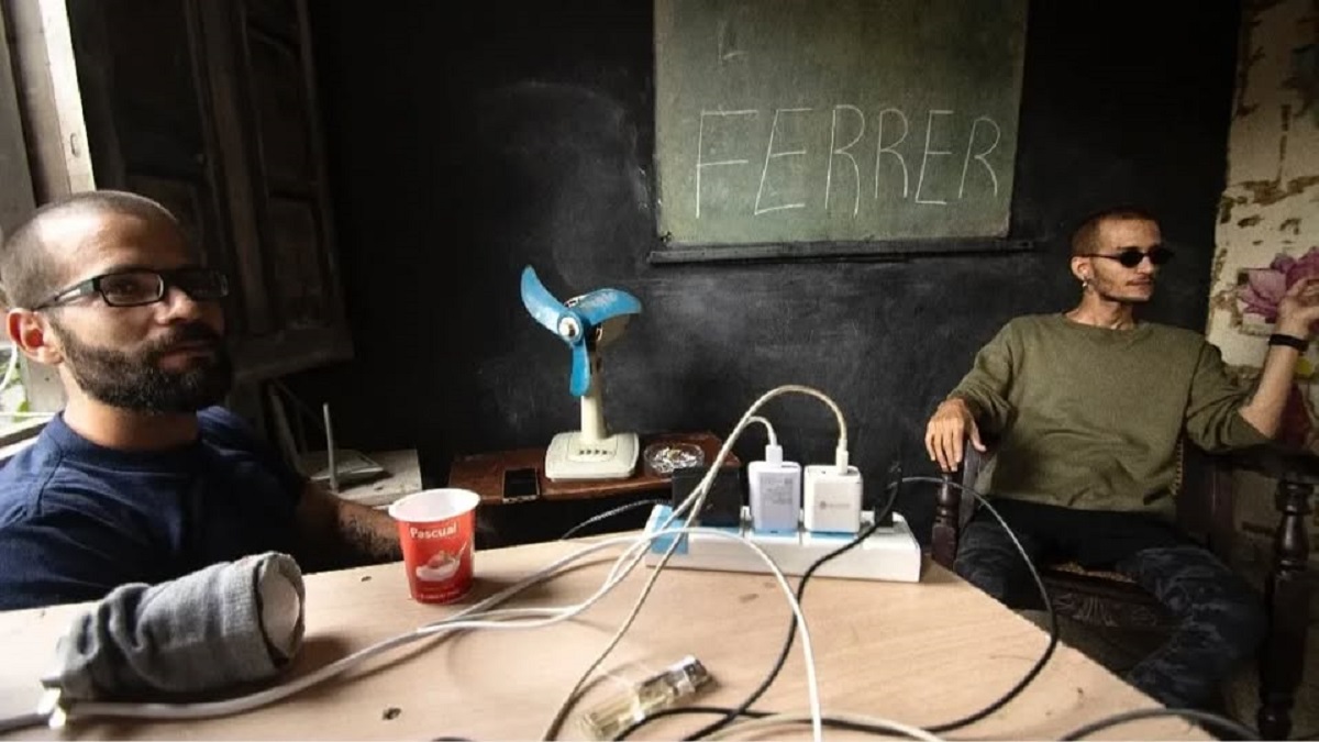 En la foto, los miembros de El4Tico