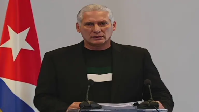 En la foto, Díaz-Canel