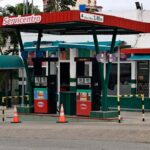 En la foto, gasolinera cubana