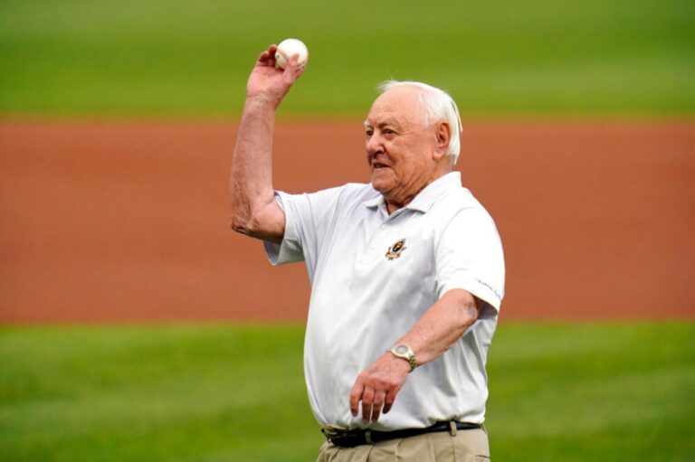 En la foto, Bill Mazeroski en una de sus últimas apariciones públicas