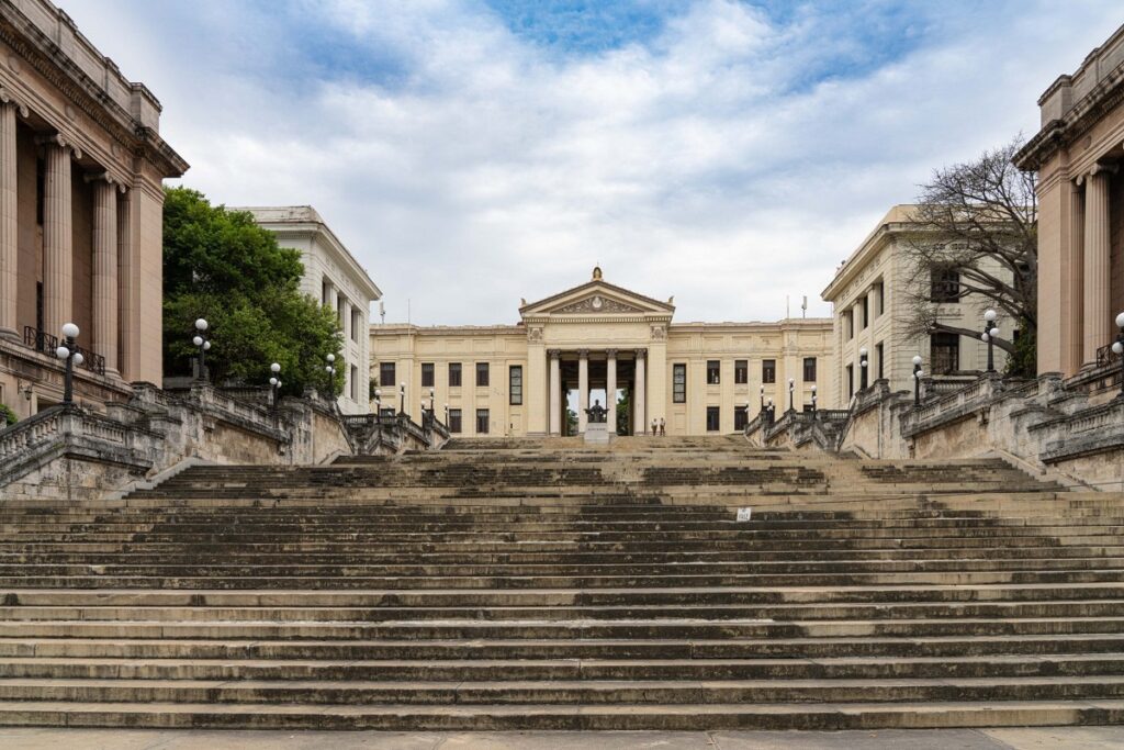 En la foto, la Universidad de La Habana