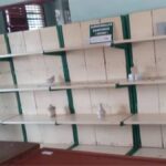 En la foto, una farmacía vacía en Cuba