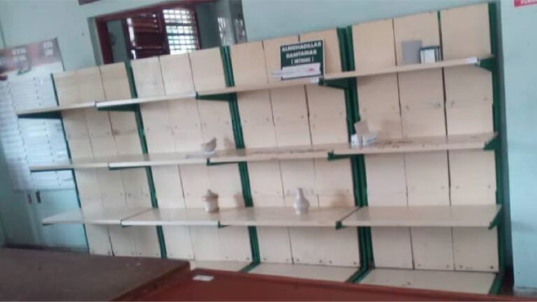 En la foto, una farmacía vacía en Cuba