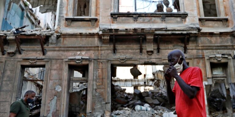 En la foto, una imagen de 2021, cuando el castrismo estuvo a punto de caer