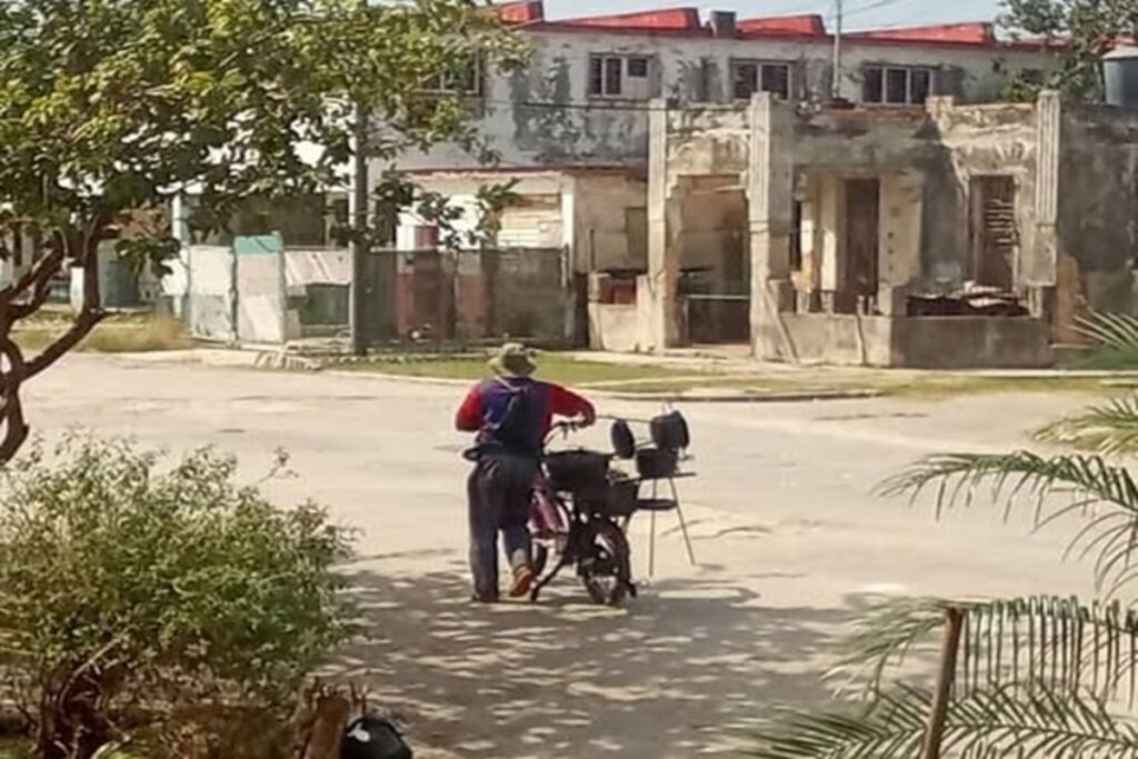 Un anciano cubano en una calle