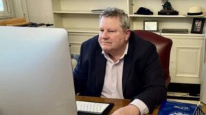 En la foto, Mike Hammer