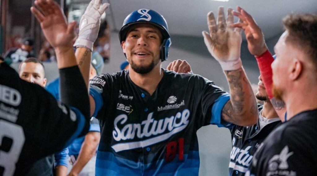 Yohandy Morales, hijo de Andy Morales, bateó cuatro hits, pero Cangrejeros cayó