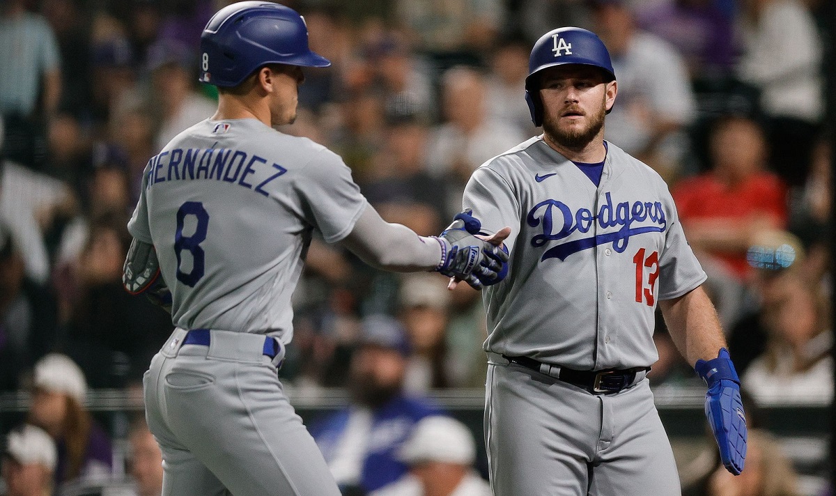 En la foto, Max Muncy y Kiké Hernández