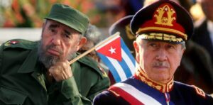 En la foto, Fidel Castro y Augusto Pinochet
