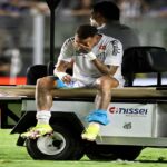 En la foto, Neymar lesionado