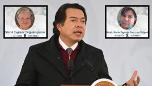 En la foto, el secretario de Educación y la tía y la prima asesinadas