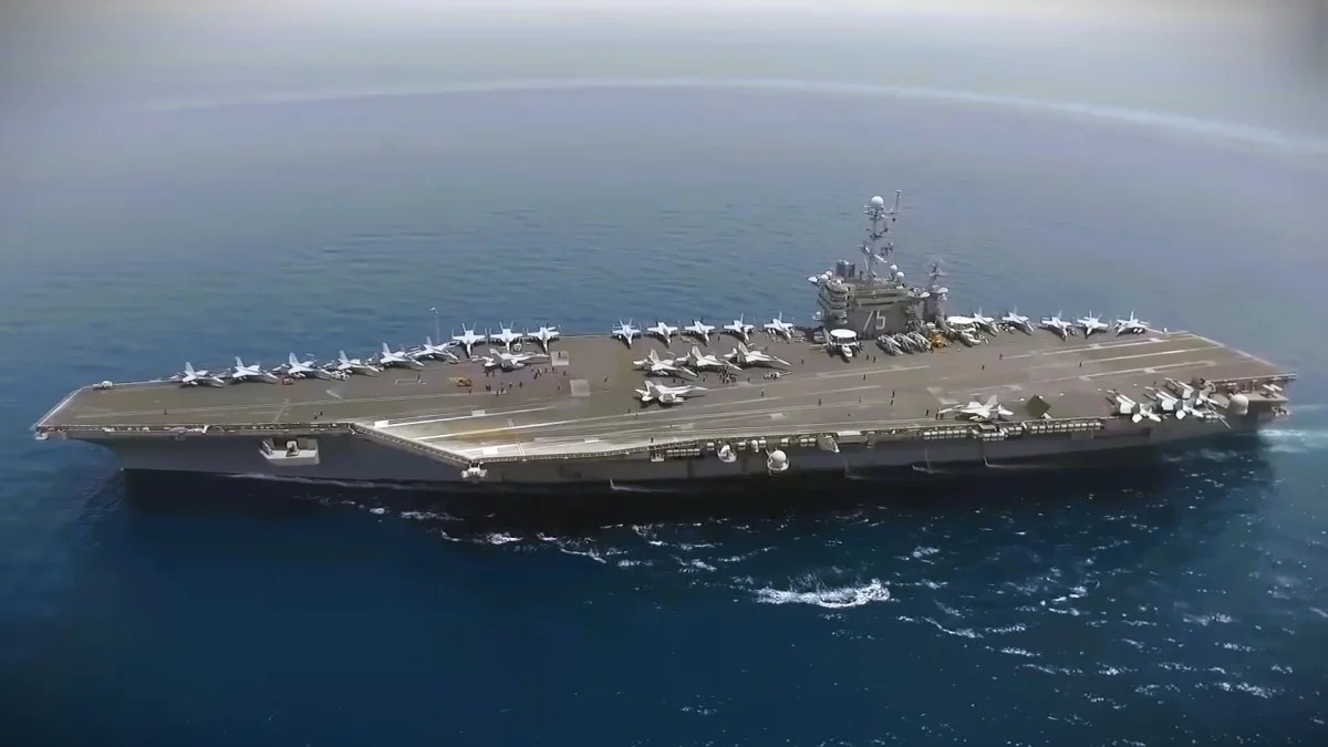 En al foto, navíos de guerra de EEUU cerca de las costas de Cuba